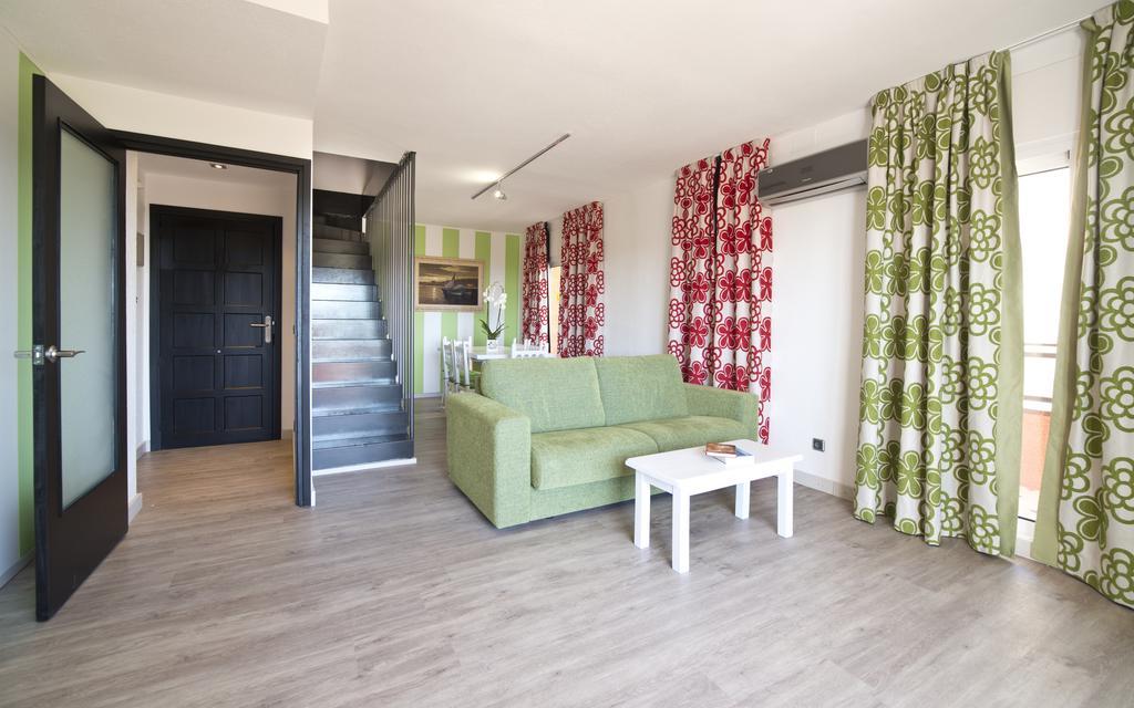 Apartamentos Salles Beach L'Estartit Oda fotoğraf