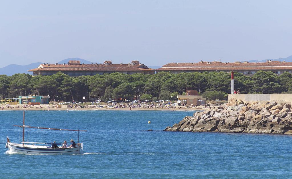 Apartamentos Salles Beach L'Estartit Dış mekan fotoğraf