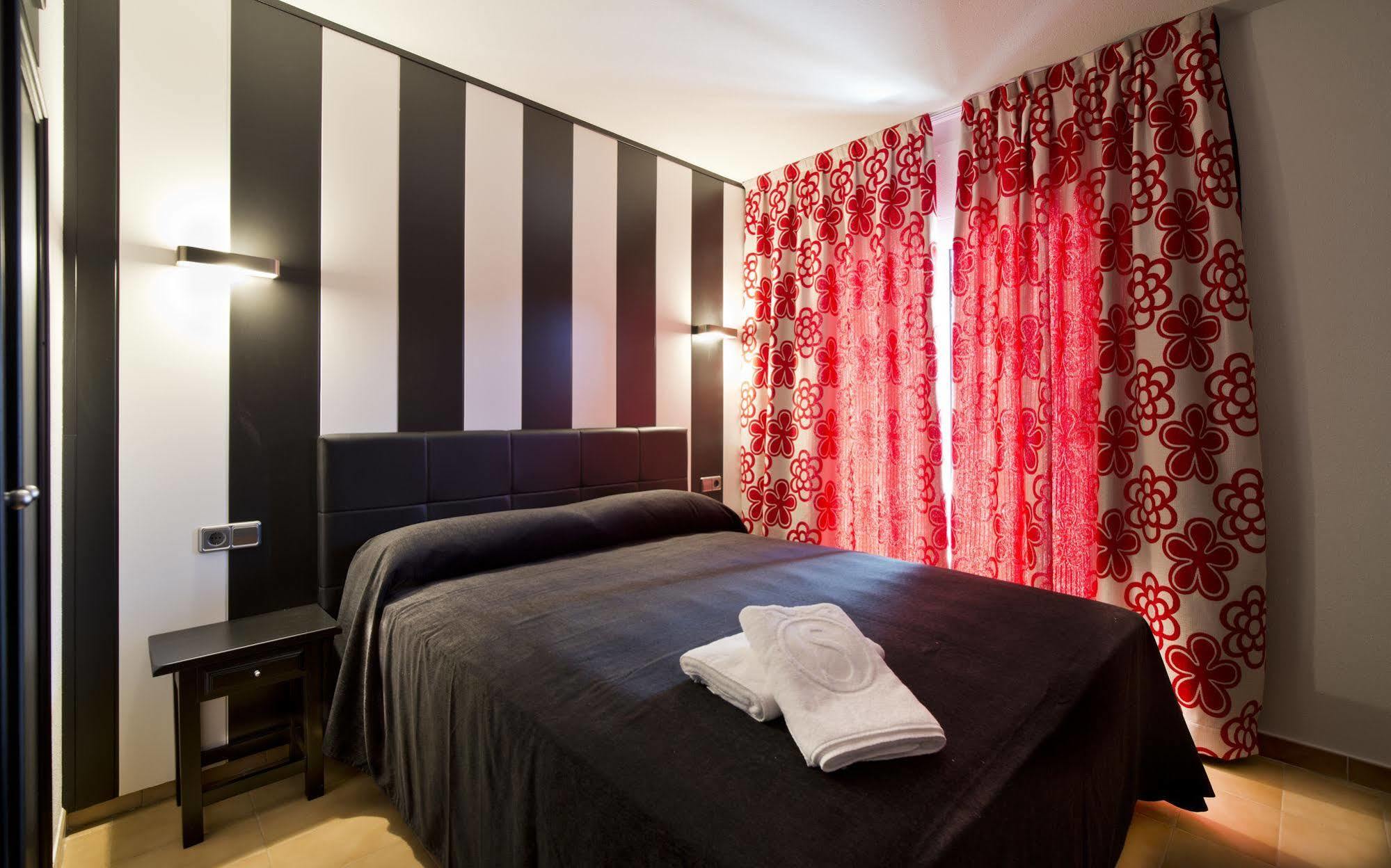 Apartamentos Salles Beach L'Estartit Dış mekan fotoğraf
