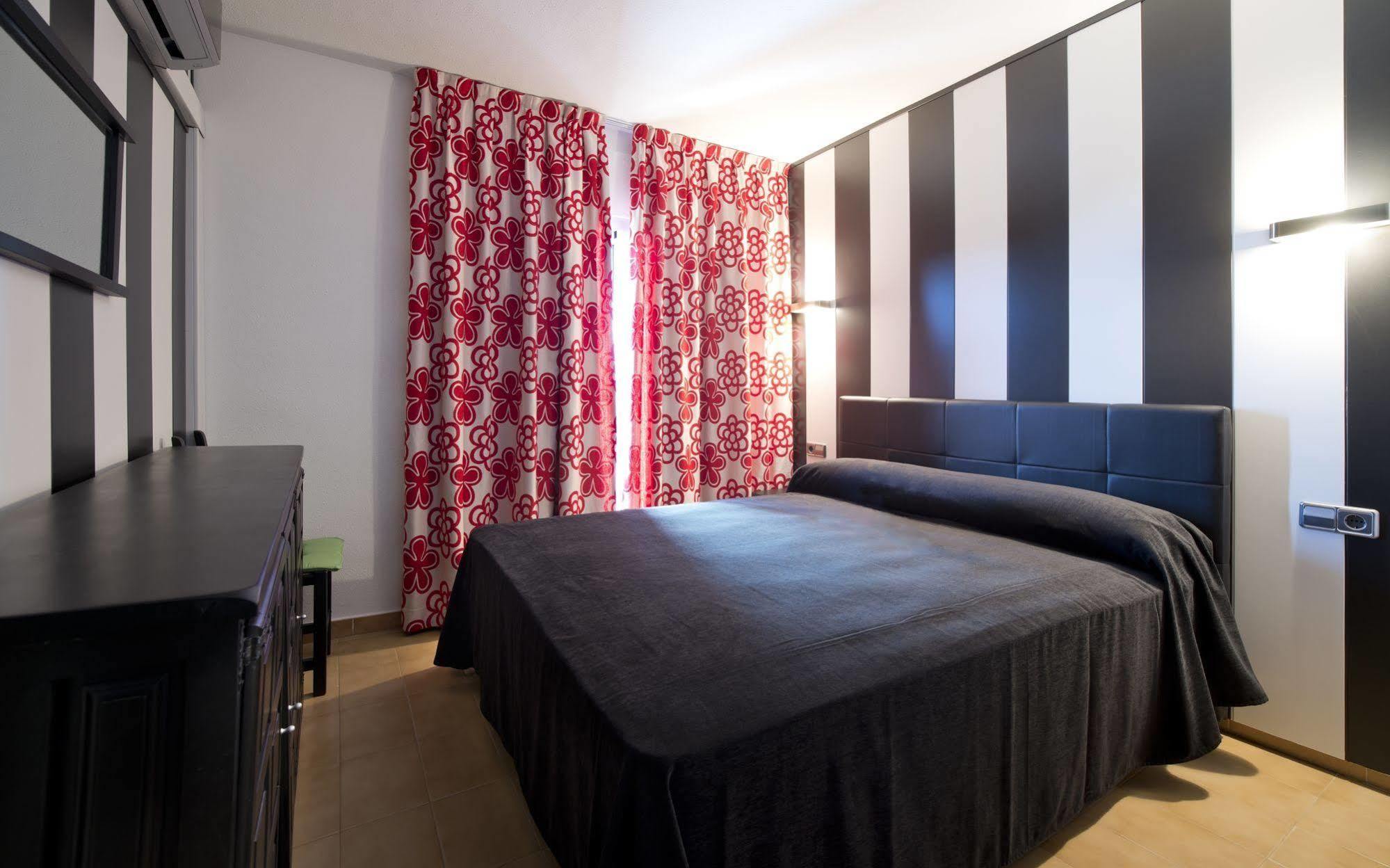 Apartamentos Salles Beach L'Estartit Dış mekan fotoğraf